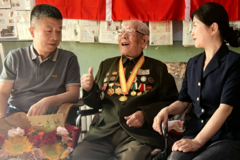 纪念抗战胜利80周年 成人直播
走访慰问抗日战争时期参加革命工作的离休干部